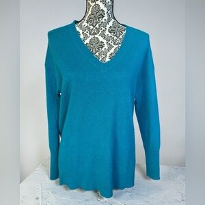 Halogen 100% Cashmere Relaxed Fit V-Neck Sweater in Peacock Blue. Size XS.